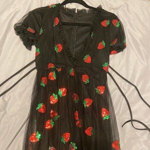 Fake strawberry dress in black